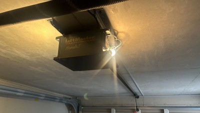 車庫　オーバードアシャッター　電動開閉機の交換工事