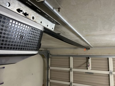 車庫　オーバードアシャッター　電動開閉機の交換工事