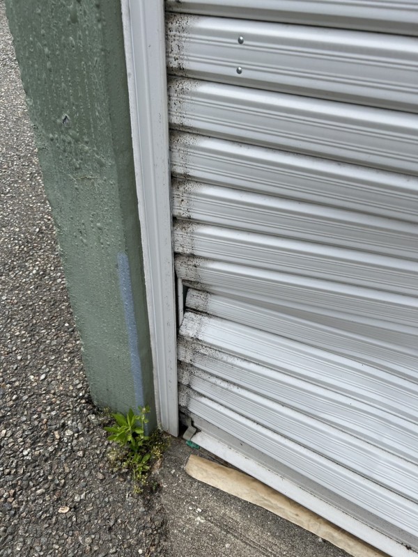 車庫シャッター　スラット脱線復旧作業