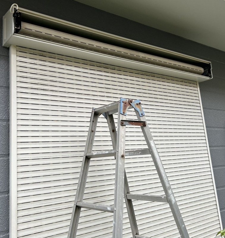 窓　電動シャッターの開閉機交換工事