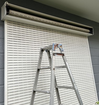 窓　電動シャッターの開閉機交換工事