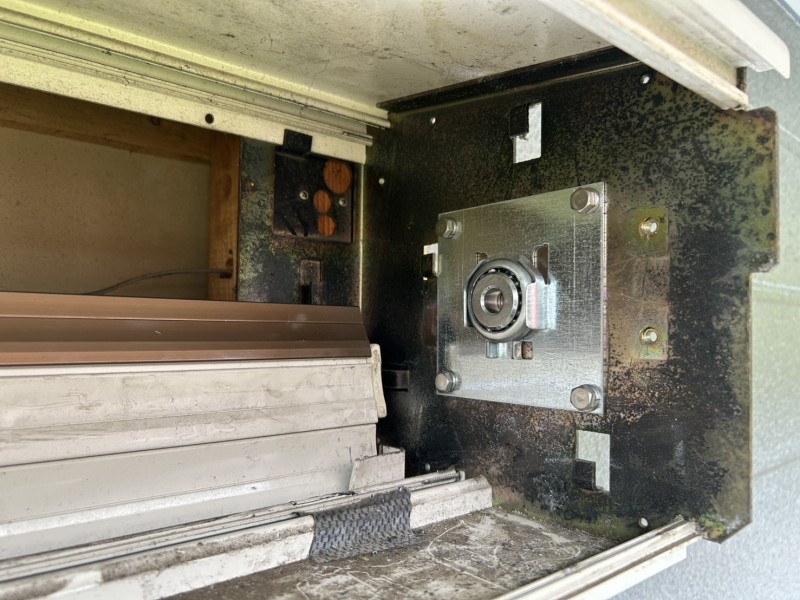 窓　電動シャッターの開閉機交換工事