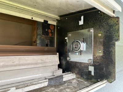 窓　電動シャッターの開閉機交換工事