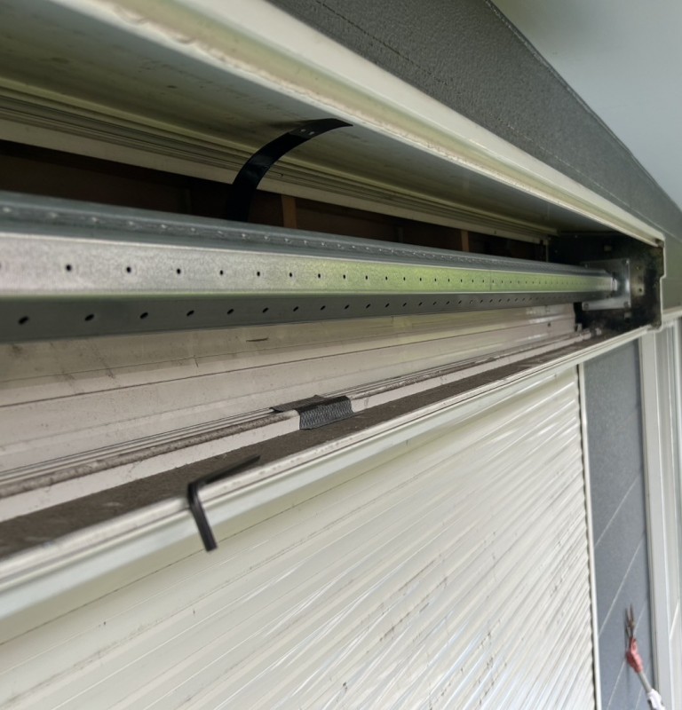 窓　電動シャッターの開閉機交換工事