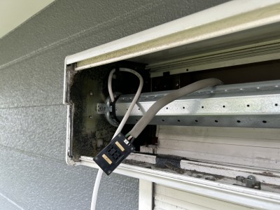 窓　電動シャッターの開閉機交換工事
