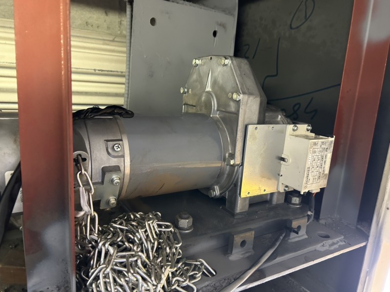 倉庫　電動シャッター　開閉機・非常電源装置交換工事