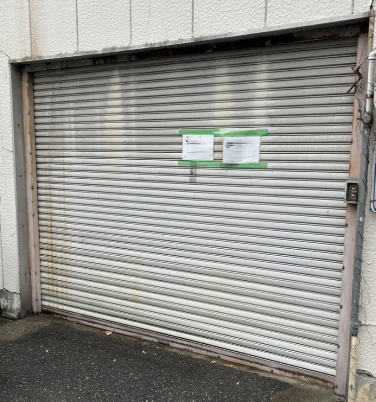 倉庫　電動シャッターから手動シャッターへ交換
