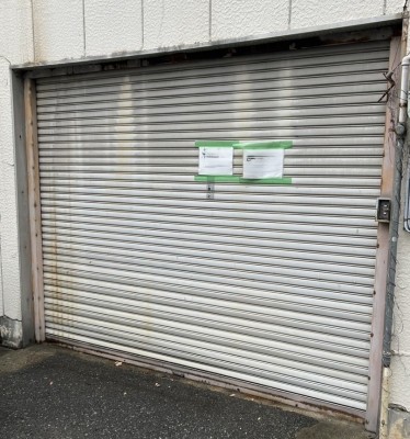 倉庫　電動シャッターから手動シャッターへ交換