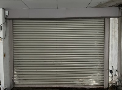 倉庫　電動シャッターから手動シャッターへ交換