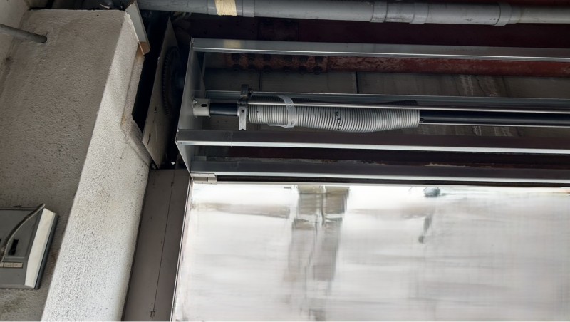 倉庫　電動シャッターから手動シャッターへ交換