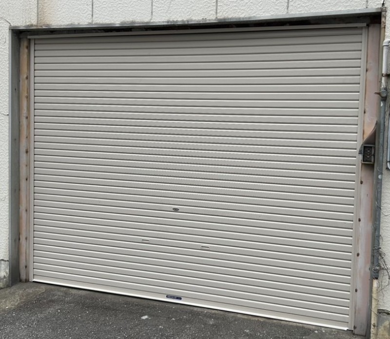 倉庫　電動シャッターから手動シャッターへ交換