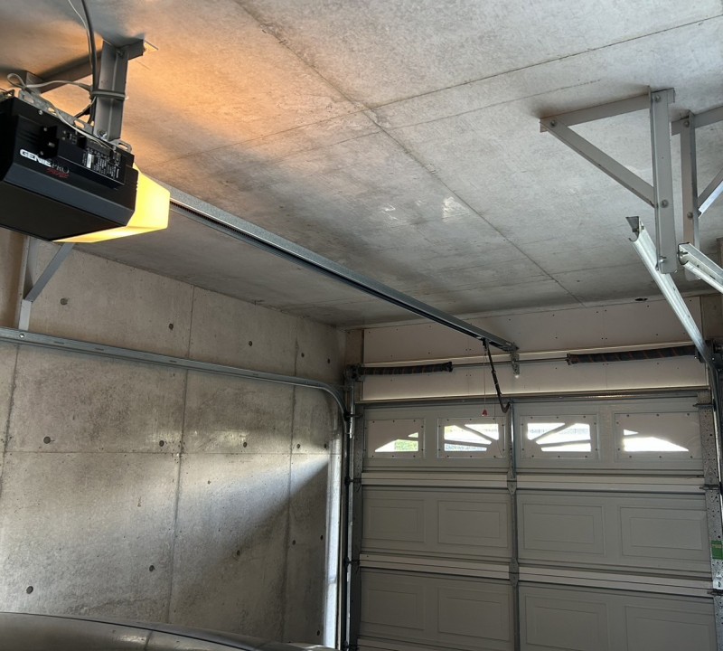 車庫　電動オーバードアシャッター　開閉機交換