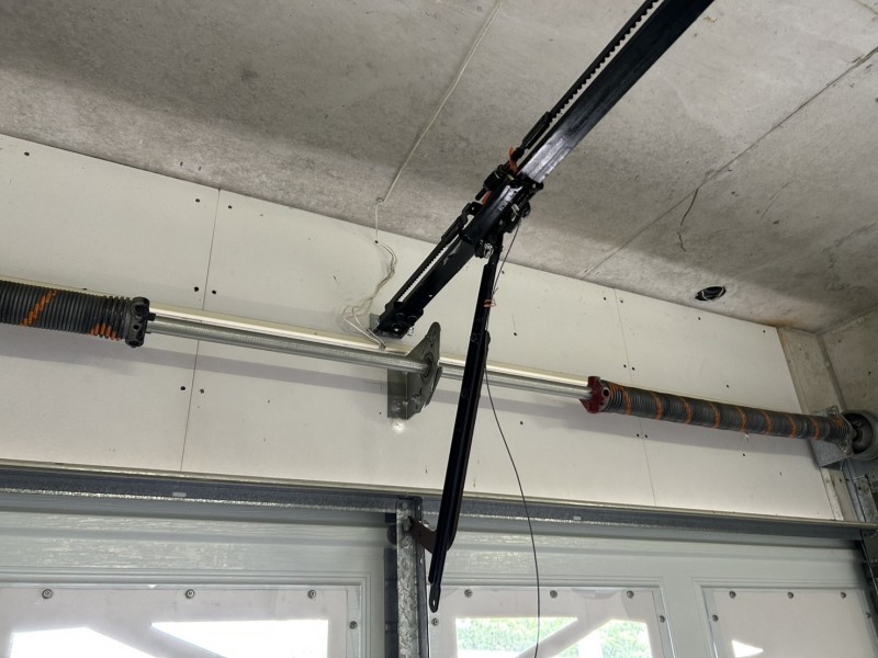 車庫　電動オーバードアシャッター　開閉機交換