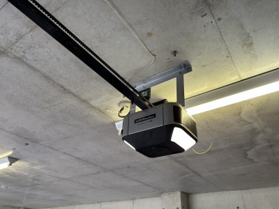 車庫　電動オーバードアシャッター　開閉機交換