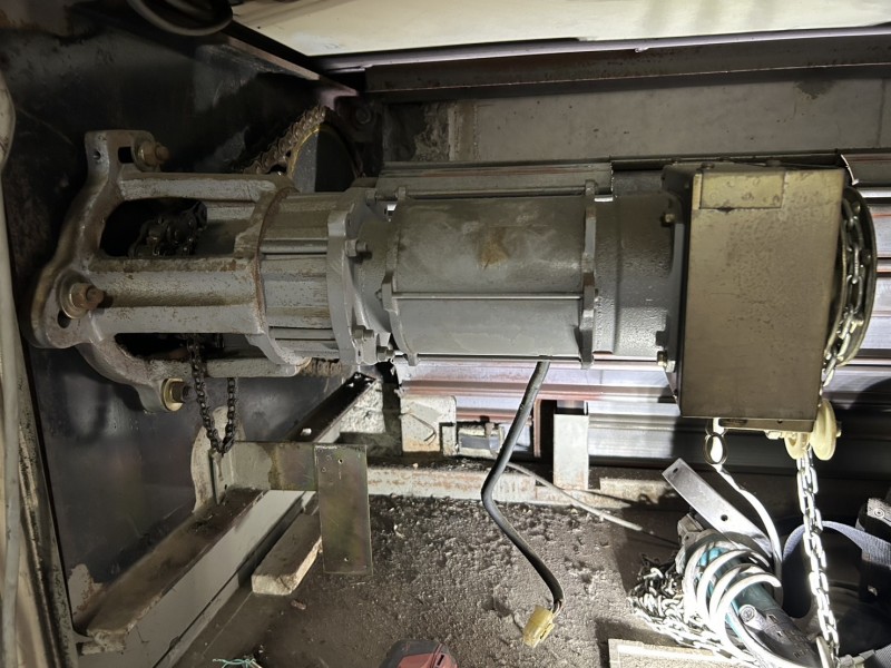 倉庫　重量電動シャッター　開閉機交換工事