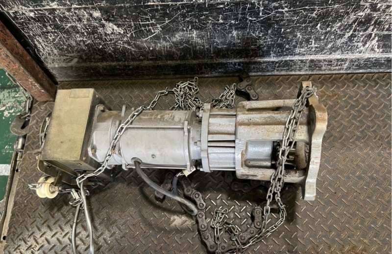 倉庫　重量電動シャッター　開閉機交換工事