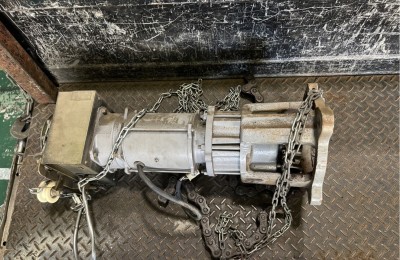 倉庫　重量電動シャッター　開閉機交換工事