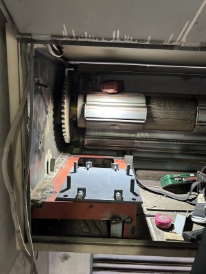 倉庫　重量電動シャッター　開閉機交換工事