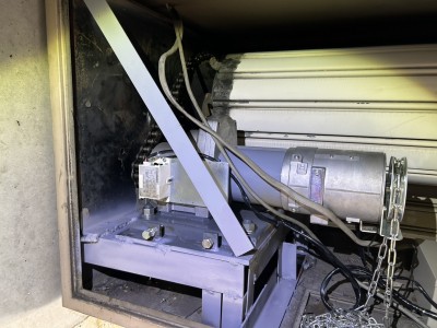 倉庫　重量電動シャッター　開閉機交換工事