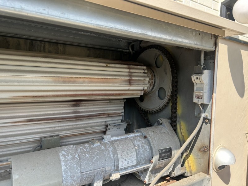 車庫　電動シャッター　開閉機交換工事