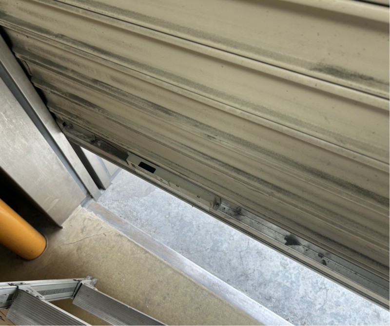 倉庫　電動シャッター　座板検知装置　交換