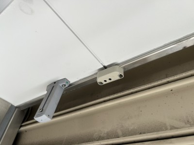 倉庫　電動シャッター　座板検知装置　交換