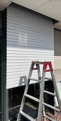 店舗　手動シャッター　交換工事