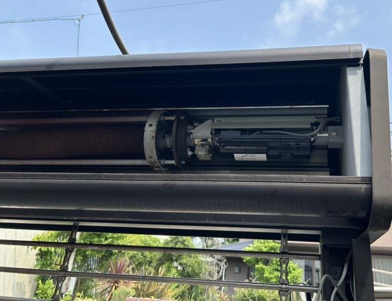 車庫　電動シャッター　開閉機交換工事