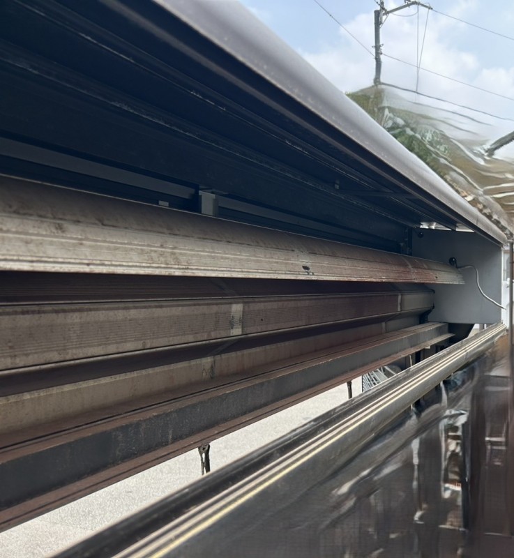 車庫　電動シャッター　開閉機交換工事