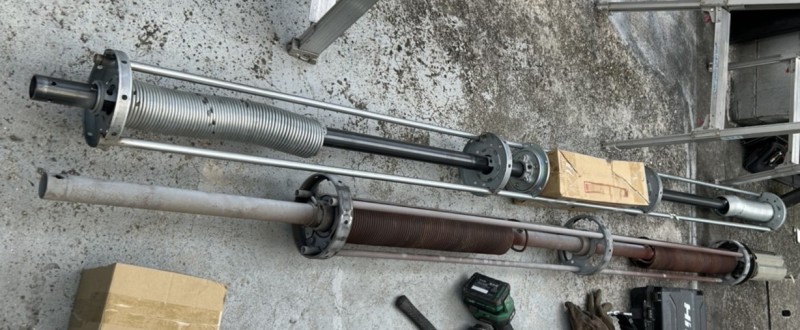 車庫　電動シャッター　開閉機交換工事