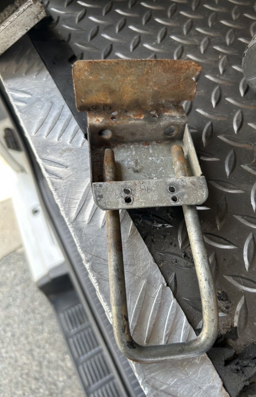 手動シャッター　中柱　修理作業