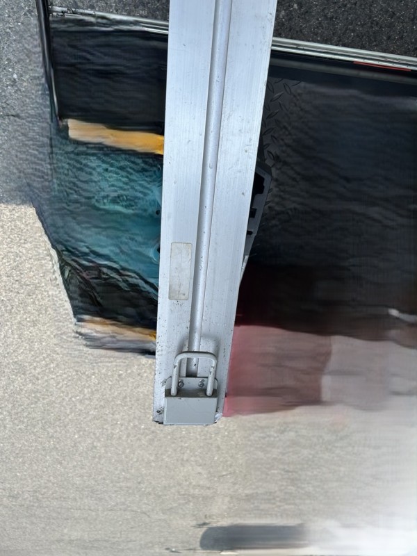 手動シャッター　中柱　修理作業