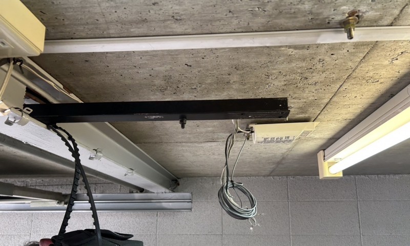 車庫　オーバードアシャッター　電動開閉機の交換工事