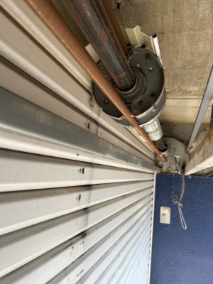 車庫　電動シャッター　バネ併用電動開閉機交換工事