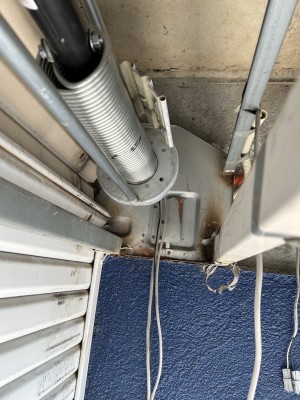 車庫　電動シャッター　バネ併用電動開閉機交換工事