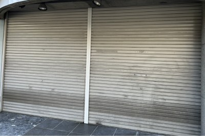 店舗　手動シャッター　中柱交換