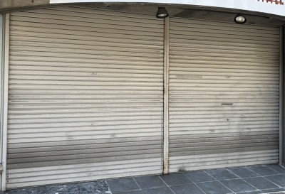店舗　手動シャッター　中柱交換