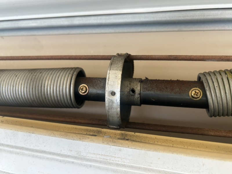 住宅　窓手動シャッター　シャフトの交換