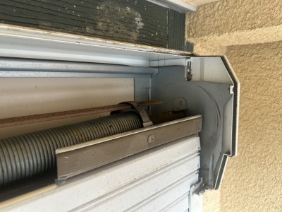 住宅　窓手動シャッター　シャフトの交換