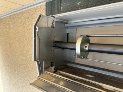 住宅　窓手動シャッター　シャフトの交換