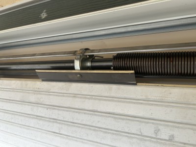 住宅　窓手動シャッター　シャフトの交換