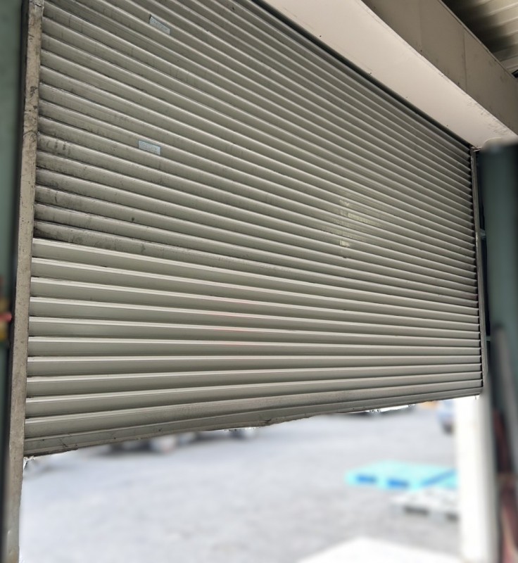倉庫　電動シャッター　座板交換工事