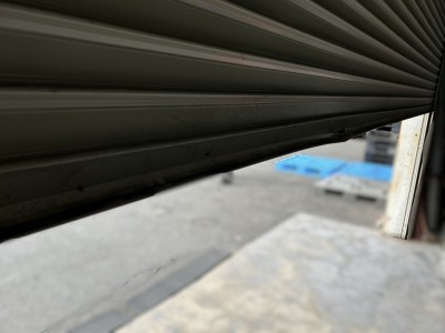 倉庫　電動シャッター　座板交換工事