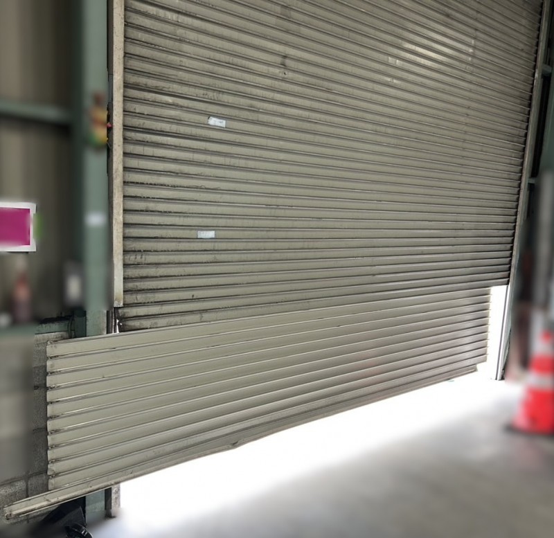 倉庫　電動シャッター　座板交換工事