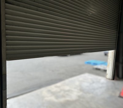 倉庫　電動シャッター　座板交換工事