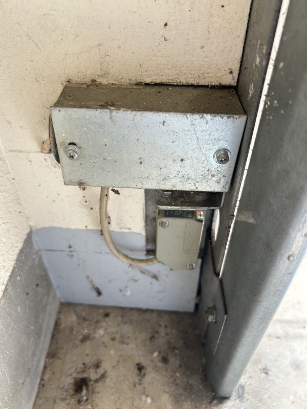 車庫　電動オーバードアシャッター　センサー交換