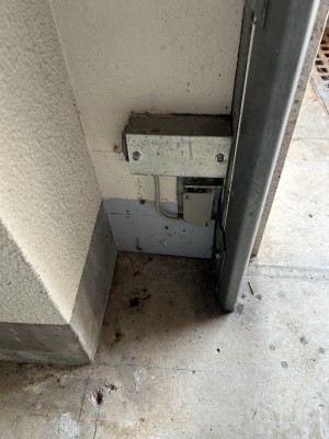 車庫　電動オーバードアシャッター　センサー交換