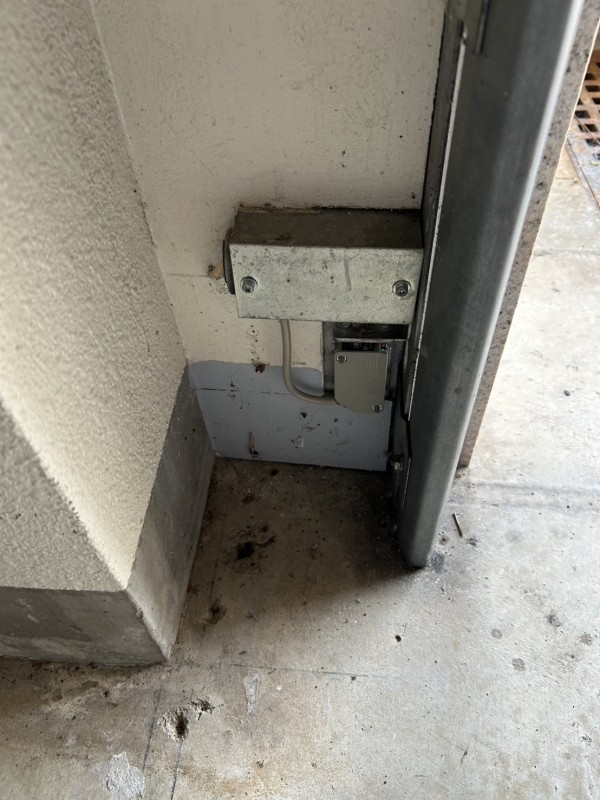 車庫　電動オーバードアシャッター　センサー交換