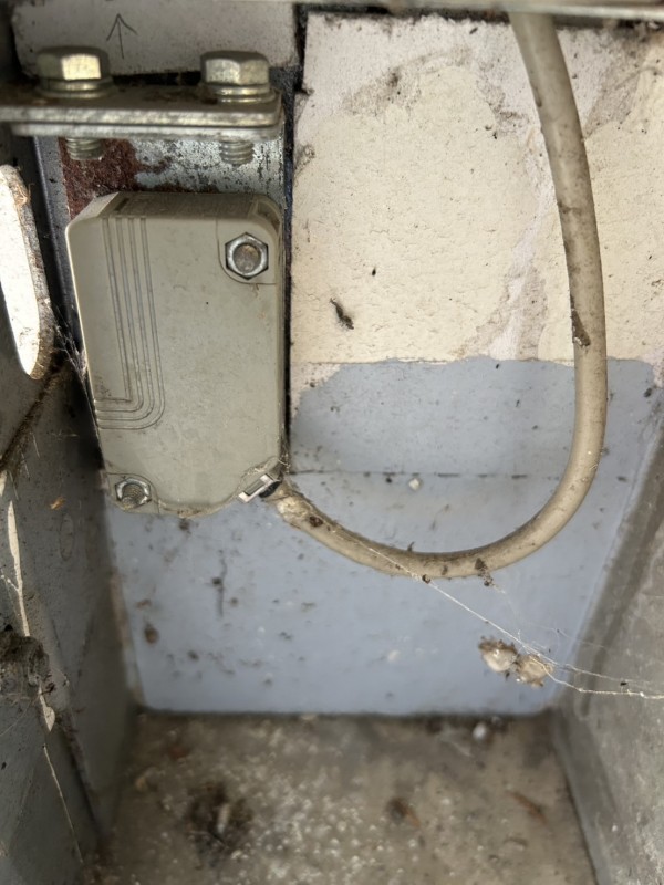 車庫　電動オーバードアシャッター　センサー交換