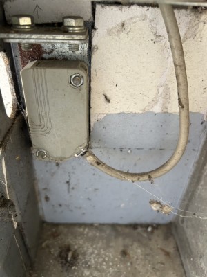 車庫　電動オーバードアシャッター　センサー交換